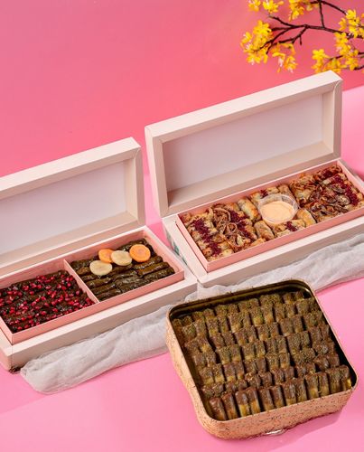 jamaeatana 2 - Offer of three boxes, musakhan box, 32 pieces, mix box, grape leaves, 42 pieces, baklava box, 420 grams.