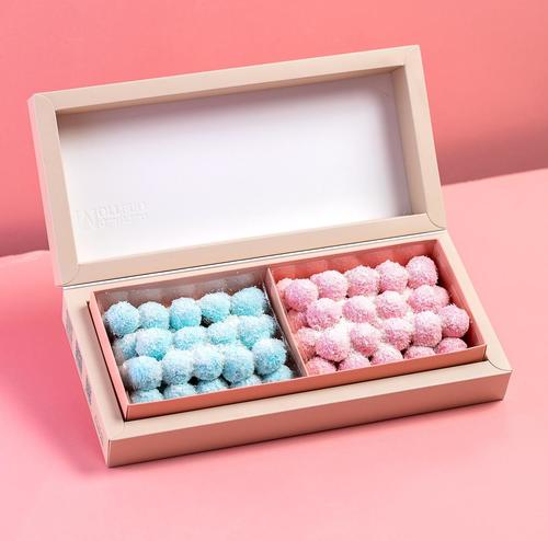 Sandy Marshmallow - Small soft marshmallows  Light strawberry flavour  Pineapple and coconut flavour The box contains 66 pieces