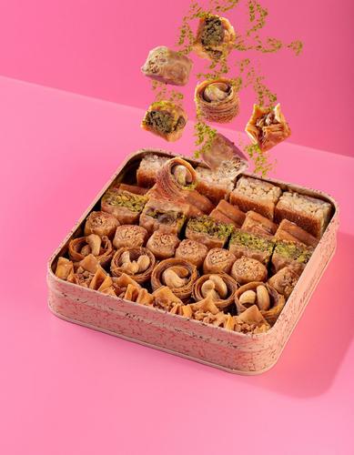 Baklava Deluxe - Baklava with mixed nuts, crystal cashews and pistachio baklava, cashew fingers Weight 450 grams