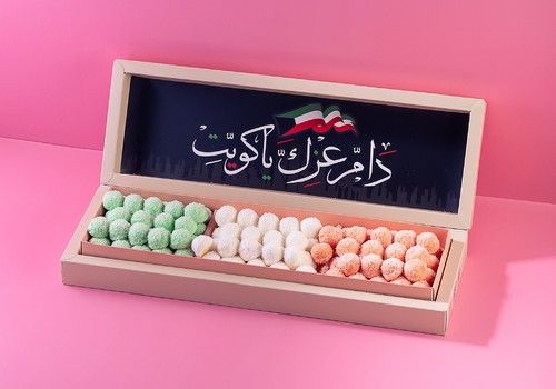 Marshmallow Bite Flag - Three types of marshmallows in the colors of the Kuwaiti flag Strawberry, pineapple and vanilla covered with a soft layer of coconut Box of 100 pieces