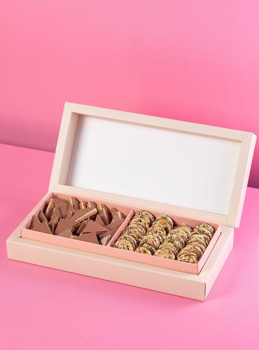 Soirre sweet - Soft triangles of rahat and biscuits with a rich cocoa layer Light pieces of Florentine almonds and pistachios with a smooth cocoa base Weight 300g