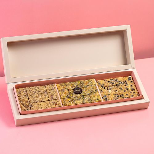 Sugar sweet - Sugar candy with three rich flavors: Mixed nuts and honey, Pecan and caramel, Almond and cashew with berries.