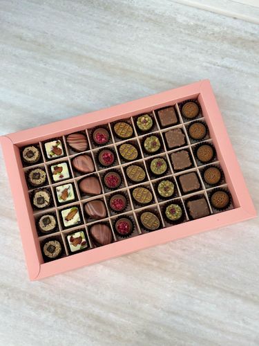 Hawaii Deluxe - A luxurious selection of distinctive coffee sweets from Morano Box of 40 pieces