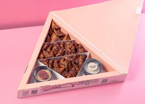 سمبوسه المسخن - Musakhan samosa with hot sauce and original sauce. Box of 50 pieces