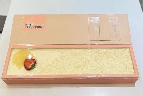Le Ananas - A tropical déjoise cake with classic Bounty mousseline in a coconut flavor, topped with a rich layer of creamy pineapple granules. Weight: 1 kg