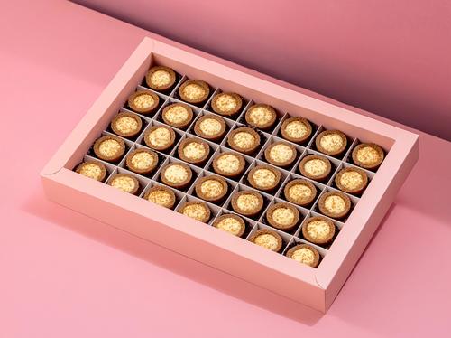 Munira Sweet - Creamy milk dessert with the original flavor and butter biscuits and vanilla. Box of 35 pieces.