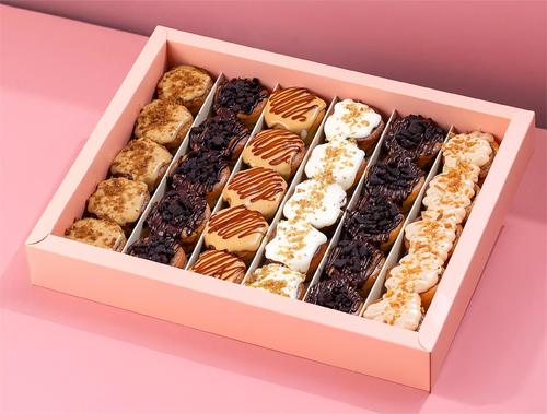 Cinnamon Roll - Cinnamon rolls with coffee, cream cheese, Nutella kinder, vanilla, caramel, lotus and walnut.