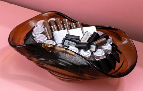 Oval Silver 2814 - Swiss chocolate with caramel filling 
  62 pieces