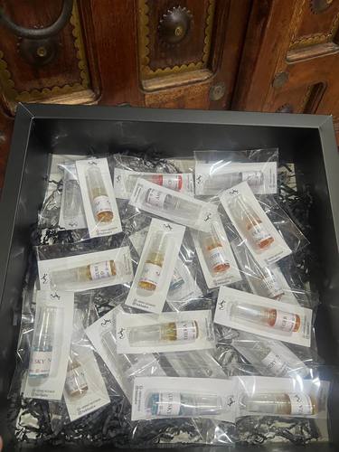 Giveaway Xmini Airfreshner 2ml - Box contain 20 pcs of airfreshner 2 ML  You can add extra as you want