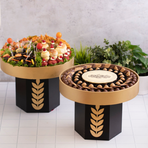 Golden Trays - 800 grams / kinder - coconut - mastic
Citrus 70pcs/ grape leaves - musakhan - samosa - fatayer
65 pieces of cheese fatayer - with flavors of outside - sumac - thyme - Radha - turmeric