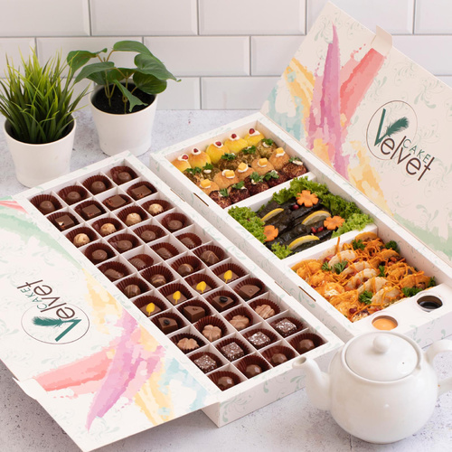 Boxes Offer - Chocolate 44 pieces / kinder - pistachio - walnut - caramel - baklava - nutella - brownie - cashew - chips - salted caramel 
citrus fruits /40 fatayer - 20 tacos