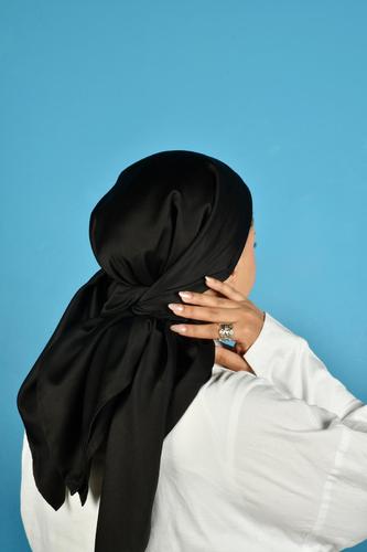 BLACK SCARF