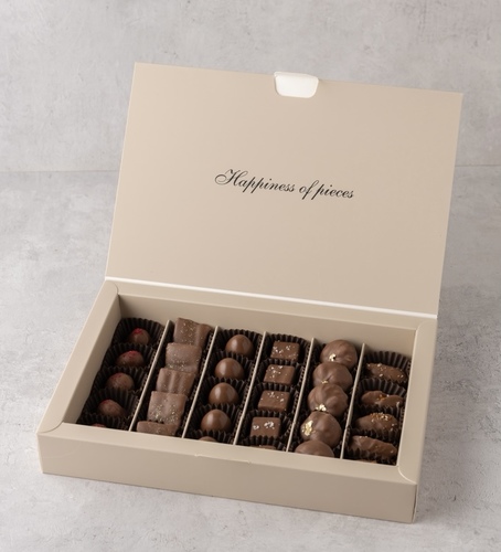 Mix chocolate box 30pcs - 30pcs of luxury chocolate ( salted pecans- chewy caramel- qamardeen - raspberry- samsmeya )