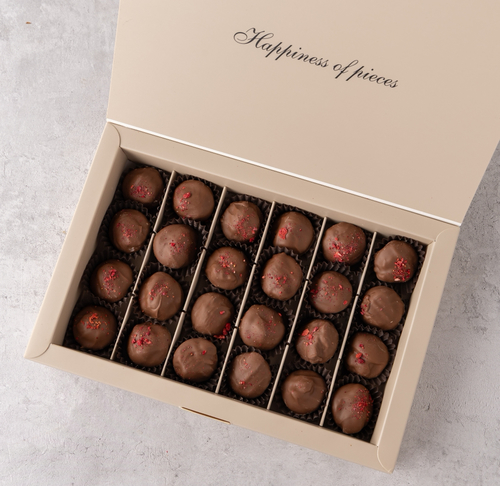 Puffy strawberry - Crispy delicious strawberries coated in premium chocolate.. A bite that takes you to another world