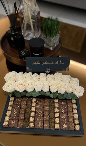 M. TRAY - 1 kilo of chocolate bites (choose up to 4 flavors) , natural flower and Occassion card .