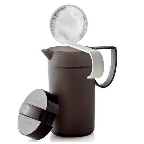 Moments Milk Foamer 0.5L - Make the best cappuccinos, lattes and mochas at home in a quick moment The unique design combines ladle and plunger in one item. Without plunger, the pitcher and cover are perfect for serving hot water or milk or sauces at the table.

Capacity: 500ml
Dimensions: 14 x 9.1 x 17.7 cm high with ladle (16.5 cm high without ladle)