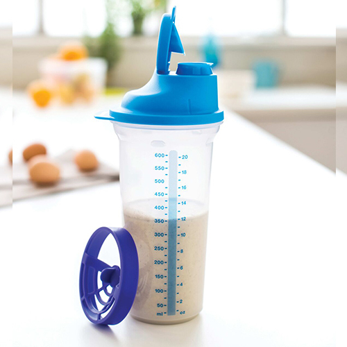 Shaker 600 ML - So convenient! Seal doubles as a measuring cup with markings inside. Specially designed with dripless cap. With its larger capacity, and blender wheel and domed all it takes is a few quick shakes to prepare protein shakes, pancake mixes, marinades, toppings or salad dressings.

Capacity: 600ml
Dimensions: 9.9 x 11.1 x 22.6 cm H