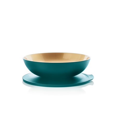 Serving Bowl 1.5 L | Mysterious Green & Antique Gold | Allegra Series - Allegra Serveware features a modular design and is part of an interlocking series, offering versatile and space-saving solutions. Each serving bowl comes complete with a base and a lid for added convenience.
Serve your meals in style! The Allegra 1.5 L Bowl will brighten your table setting with color! Inspired by the beauty of nature, the Allegra 1.5 L Bowl will present your food in an elegant style. With a simple, modern aesthetic, it looks attractive on any table setting. Its versatile size makes it ideal for serving and storing fresh foods such as mixed salads, snack foods, fruit salads, desserts and more. The bowl comes with a lid, perfect for sealing leftovers and storing foods in the fridge or on the go. The tab on the side makes it very easy to remove the lid. Whether you're serving a family meal or bringing a dish to a party or picnic, the Allegra 1.5 L Bowl will be your go-to serving piece. This 1.5 L bowl is a great size for individual servings of salads, soups or pasta, cheese, crackers and small fruits for table serving indoors and outdoors and can be sealed to store and stack in the fridge.Specifications: Capacity: 1.5 L 
 Dimensions: L 26.1 x H 8.8 CM 
 Color: Mysterious Green / Antique Gold
Benefits:Elegant, dual color design: Thanks to a special technology, the exterior is textured and matte while the interior is smooth and shiny for easy serving and cleaning, while the 2 tones offer a pristine, modern look. Take with you on the go to a party or a picnic without worry of spillage, thanks to its leak proof lid.  Locks in food freshness thanks to the airtight lid.  So long, plastic wrap and foil! Thanks to the airtight and leak proof lid you can prepare your dishes in advance, take on the go and store leftovers. No need to use plastic wrap or foil over your serving bowl! Durable and resistant to breakage without sacrificing beauty. Easy to open thanks to the large tab on the lid. Nestable for compact storageUse & Care:Dishwasher Safe Not suitable for Freezer, microwave & conventional oven use. Do not Use Sharp or metal utensils To avoid scratching, it is recommended to serve food using only plastic or wooden utensils. Do not use abrasive cleaning pads or abrasive cleaners, as these will scratch the container. Suitable for cold foods only.