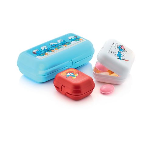 Smurfs Oyster Set (3 PCS) - Keep your snacks fresh and tasty on the go with with this trio of durable, reusable snack containers. Made from renewable material, these eco-friendly containers have an easy-open tab to ensure quick access to snacks. It's the perfect set to bring sandwiches, fruits, nuts, biscuits and more wherever you go. Freshness and convenience never tasted so good! The perfect set to take a wide range of sandwiches, snacks, fruits, nuts, biscuits and more with you wherever you go to protect and enjoy fresh, delicious snacks all day long.Fight single-use plastic: No more plastic wrap or disposable snack bags. Durable & reusable: Sturdy design and material protects the contents and looks great use after use and wash after wash. Snap open/close tab: Makes it easy to use for little ones, grown-ups and everyone in between! Versatile: Perfect for storing and organizing kids' treasures, craft supplies, small phone cables and earphones, first aid supplies and more. Compact: The Oyster Mini and Oyster Small fit into the Oyster Oblong for space-saving storage.Safe instructionsfor use for the dishwasher. Safe to use in the refrigerator. Not suitable for microwave use.
Dimensions:Oyster Mini: W 8.5 x H 5.2 x L 10 Ø - cm 
Oyster Small: W 10.3 x H 5.2 x L 12.9 Ø - cmOyster Long: W 12.3 x H 6.8 x L 22.5 Ø - cm