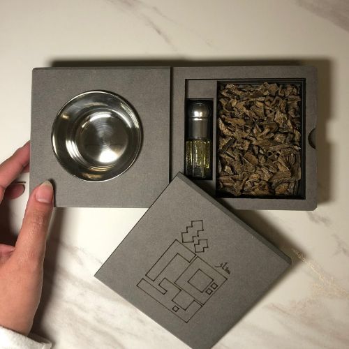 Dar Badra Special Burnier - Made of the finest types of wood, it includes a tola of incense and a quarter of a mixed oud.