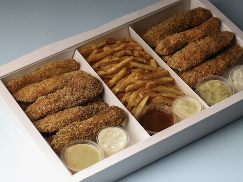 Gathering Chicken fingers - 16 pcs of chicken fingers served with fries , 5 drinks and sauces