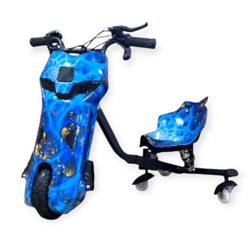 DRIFT SCOOTER-DP120 - DESCRIPTION: SCOOTER ART NO.: DP120 INPUT: AC100-240V 50/60HZ OUTPUT: DC36V POWER: 250W WEIGHT LIMITED: 50KG APPROPRIATE AGE GRANDING: 3+ AGES