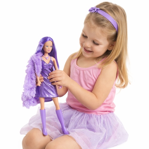 105733666 SL FLUFFY - Steffi Love Fluffy Doll (model 105733666).&nbsp;Features: It features a fashion doll with long purple hair and a fluffy purple fur coat.&nbsp;Accessories: Includes a fashionable outfit and accessories.&nbsp;Target Age: Suitable for children aged 3 years and older.