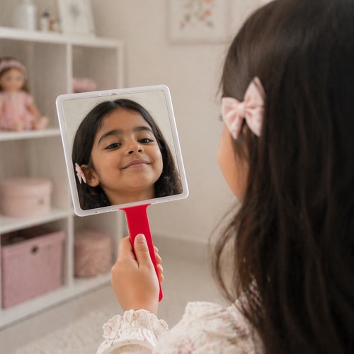 2S50802 Minnie Mirror - Disnep Minnie Mouse mirror is not Suitable for children under 3 years old.