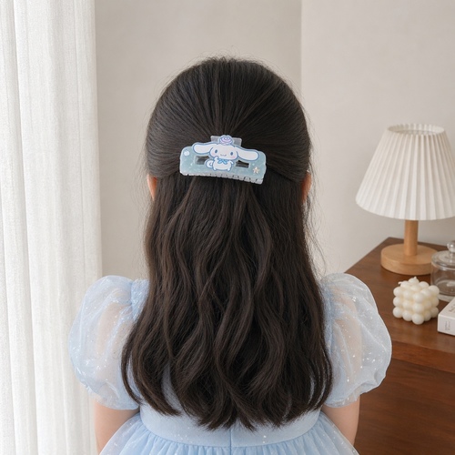 2S50883 Cinnamoroll hairclip - a Cinnamoroll themed hair claw clip.The product is branded by Sanrio.It features a light blue and white color scheme with the Cinnamoroll character.Includes a small star-shaped embellishment on the side .