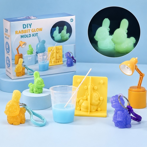 8818D KEY CHAIN GEL - Creative DIY Squishy Figures Kit (6+ years)👶 Does your child love creating and experimenting but quickly gets bored with toys? 🎨 You’re not alone—most parents wish for an activity that's both incredibly fun and educational. ✨ This unique kit combines both! 🌈 Through play, children will develop their imagination, fine motor skills, and creative abilities, while you enjoy their creations and smiling faces. 😊
