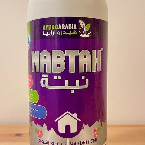 -Nabtah Home - Liquid Fertilizer 800ml نبتة هوم- سماد سائل- - سماد سائل مغذي خاص لنباتات الحدائق الداخلية والخارجية يحتوي على تركيبة متطورة يجلعه سريع وسهل الأمتصاص عن طريق الجذور والأوراق. السعة :ml 800