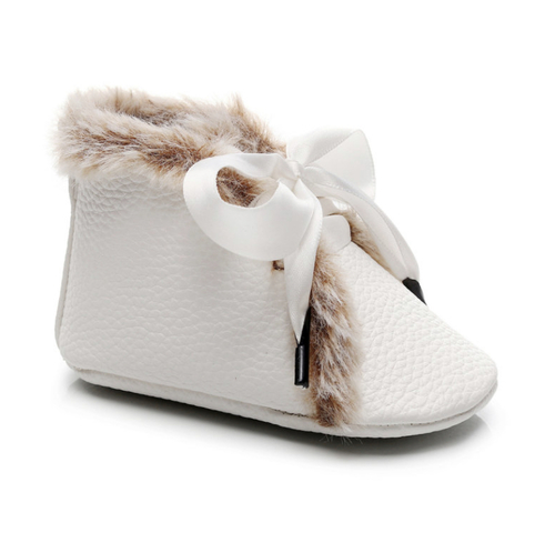 Leather shoes with fur