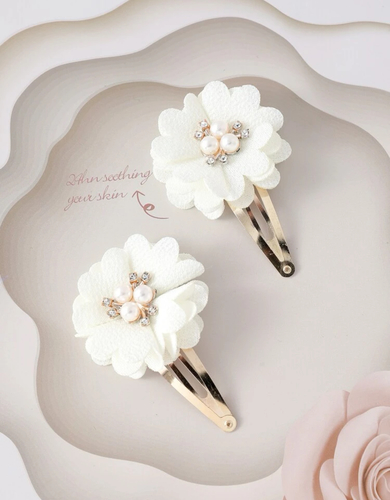 Flower hair clip with pearl