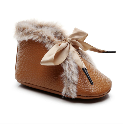 Leather shoes with fur