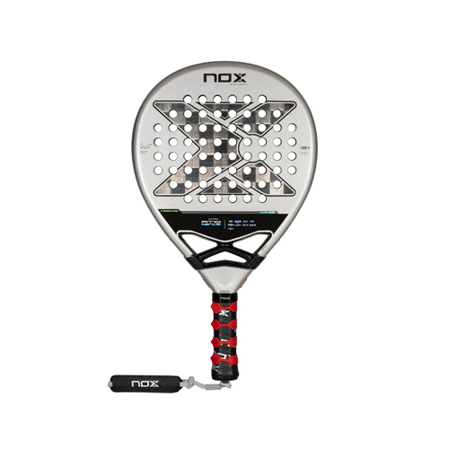 Padel Store - Nox AT10 Luxury GENIUS 18K Alum 24 by Agustín Tapia - Shape : Tear Drop 
 Weight : 360 - 375 G  Face : 18K Alum Frame : 100 Carbon  Control : 10/10 Power : 9/10