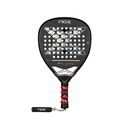 Padel Store - Nox AT Luxury ATTACK 18K 24 by Agustín Tapia - Shape : Diamond 
 Weight : 360 - 375 G  Frame : 100 Carbon Face : 18K Cover : Yes Control : 9/10 Power : 10/10