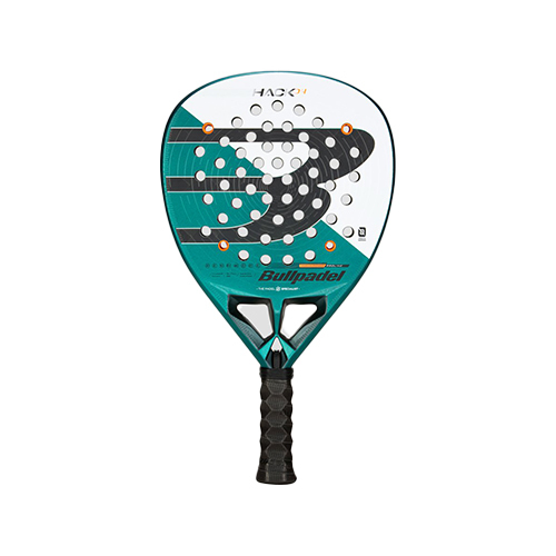 Bullpadel Hack 04 25 - Shape : Diamond Weight : 365-375g Game : Attack Racket Cover : No TriCarbon 18K Outer Composition Foam Material : Multiva Balance : Medium