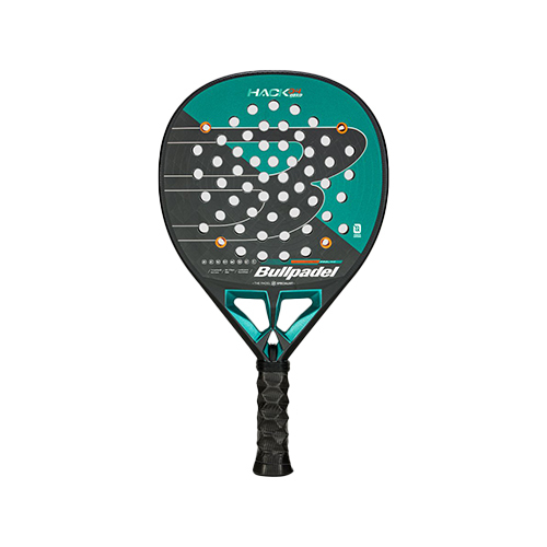 Bullpadel Hack 04 Hybrid 25 - Shape : Diamond Weight : 365-375g Game : Counter Attack Racket Cover : No Face Material : TriCarbon 18K Foam Material : Multieva
Balance : Low