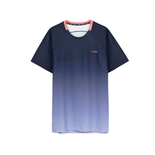 Nox Pro Fit Naval Blue Degraded T-Shirt - Nox men's padel sports T-shirt with short sleeves and standard cut. In gradient blue with porcelain pink logo and reflective detail on the back. Incorporates NOX's lightweight fabric with 