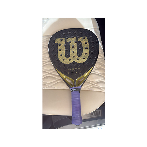 Wilson Defy Pro Used - Used Racket Model year: 2025
Shape: diamond Weight: 370g Balance: 265 mm How many months used: one week Damage area: no damage Scratches how many: no scratches Seller whatsapp: 66666786