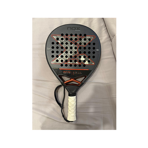 Nox AT10 Luxury Genius 18K Alum 25 by Agustín Tapia Used - Used Racket
Model year: 2025 Weight: 360-375 Surface: 18K Finish: (glossy or rough) How many months used: Two weeks Scratches how many: nothing Seller whatsapp: 33446551