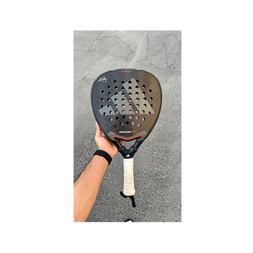 Adidas Metal bone HRD+ Used - Model year: 2025
Shape: Diamond Weight: 345g Surface: 16k carbon Finish: carbon Balance: high How many months used: 1 Damage area: top Scratches how many: 1 Seller WhatsApp: 66980003