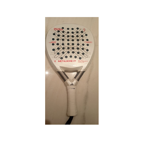 Adidas Metalbone 09 25 Used - Used Racket
Model year: 2025 Shape: Diamond oversize Weight: 365-375g Balance: Head heavy How many months used: only 1 game Damage area: No damage Scratches how many: No scratches Seller Whatsapp: 55454240