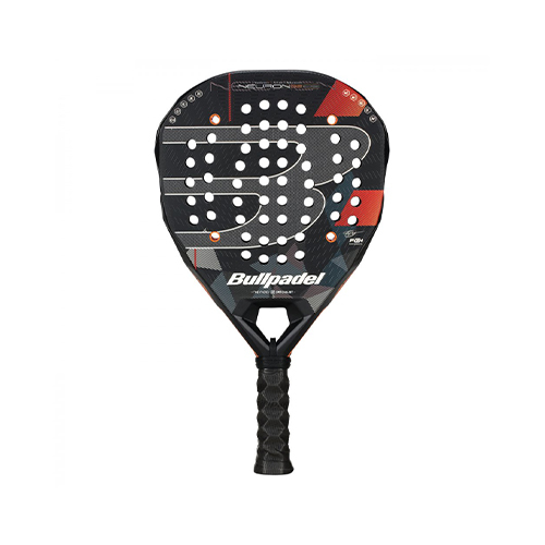 بولباديل نيورون 02 جيو 26 - Shape : Geometric Weight : 365-375g +/- Racket Cover : No Face Material : X-Tend Carbon 3K Balance : Head Heavy Foam Material : Multieva