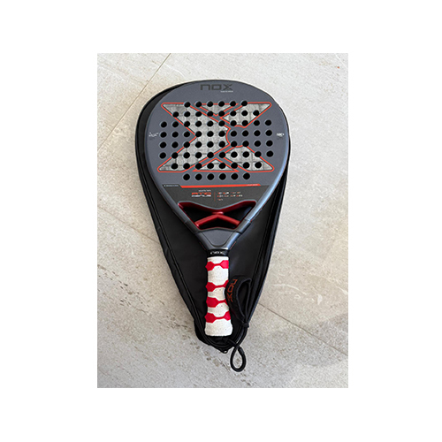 Nox AT10 Luxury Genius 18K alum 25 بواسطة أوغستين تابيا (2025) مستعمل - Used Racket
Shape: Teardrop Weight: 360-375g Balance: Hybrid How many months used: 2 weeks Damage area: 0 Scratches how many: 0 Seller Whatsapp: +97466499528