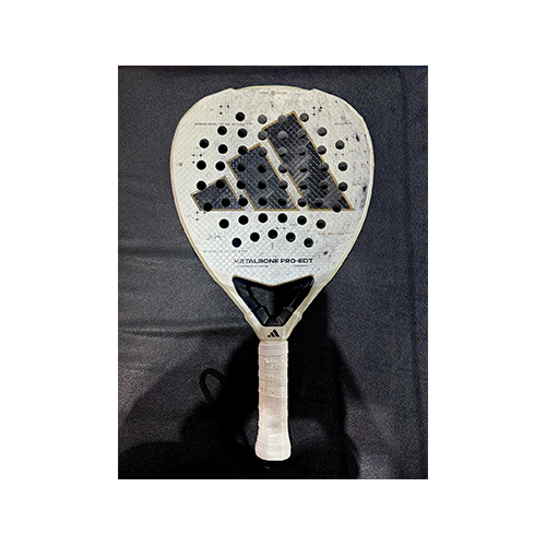 Adidas Metalbone Ale Galan Pro EDT 25 Used - Used Racket 
 
 Model year: 2025 Shape: diamond Weight: 345-360 Surface: soft Balance: High How many months used: one time Damage area: no Scratches how many: no Seller Whatsapp: 33446551
