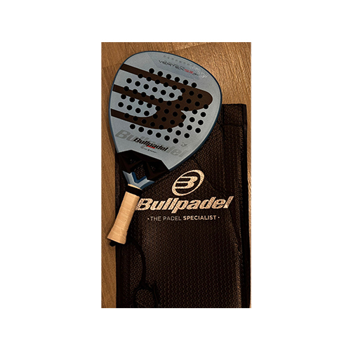 Bullpadel Vertex 05 W 26 Used - Model year: 2026 Shape: Diamond Weight:350-360 Balance:25.4 How many months used: one time Damage area: new Scratches how many: nothing Seller Whatsapp: 50588866