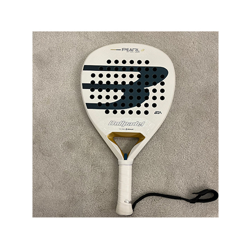 Bullpadel Pearl 26 Used - Used Padel Racket 
 Model year :2025 Shape: diamond Finish: Glossy Balance: High How many months used: 1 hour Damage area: no damage Scratches : no scratch Seller whatsap: ‪+974 55848307