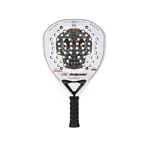 Bullpadel Xplo MX 25 - Weight : 365-375G +/- Racket Cover : Yes Face Material : Xt Carbon 12K Balance : High Balance Foam Material : Multieva