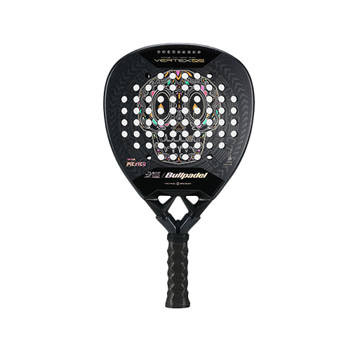 Bullpadel Vertex 05 MX 25 - Weight : 365-375G +/- Racket Cover : Yes Face Material : Xtend Carbon 12K Balance : High Balance Foam Material : Multieva